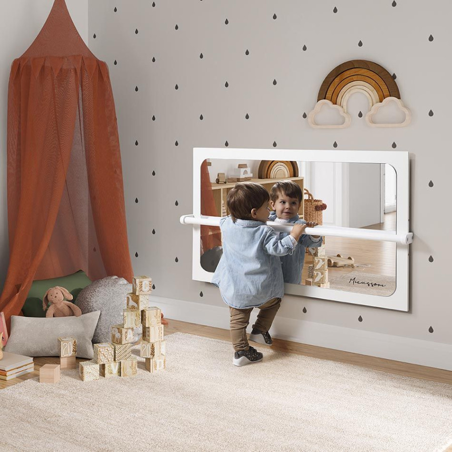 Miroir Montessori Avec Barre Mobile par PLab sur L'Air du Bois